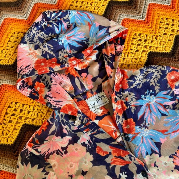 Vintage 60s hooded and flared sleeve button down blouse - Picture 9 of 9